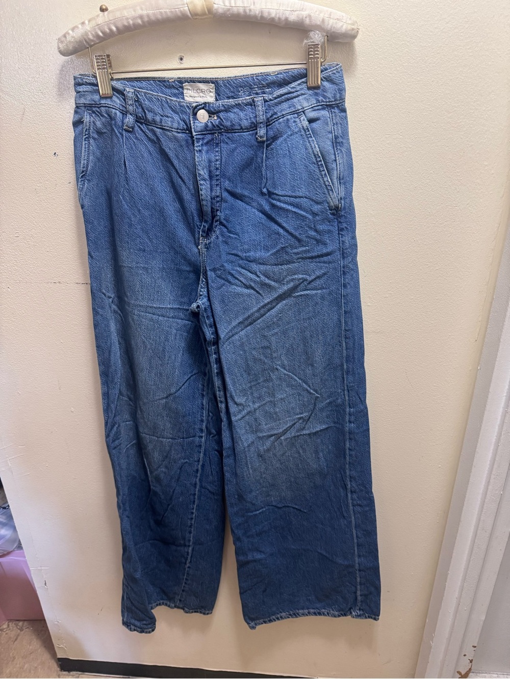 Pilcro Relaxed Wide-Leg Jeans in Medium Blue size 25